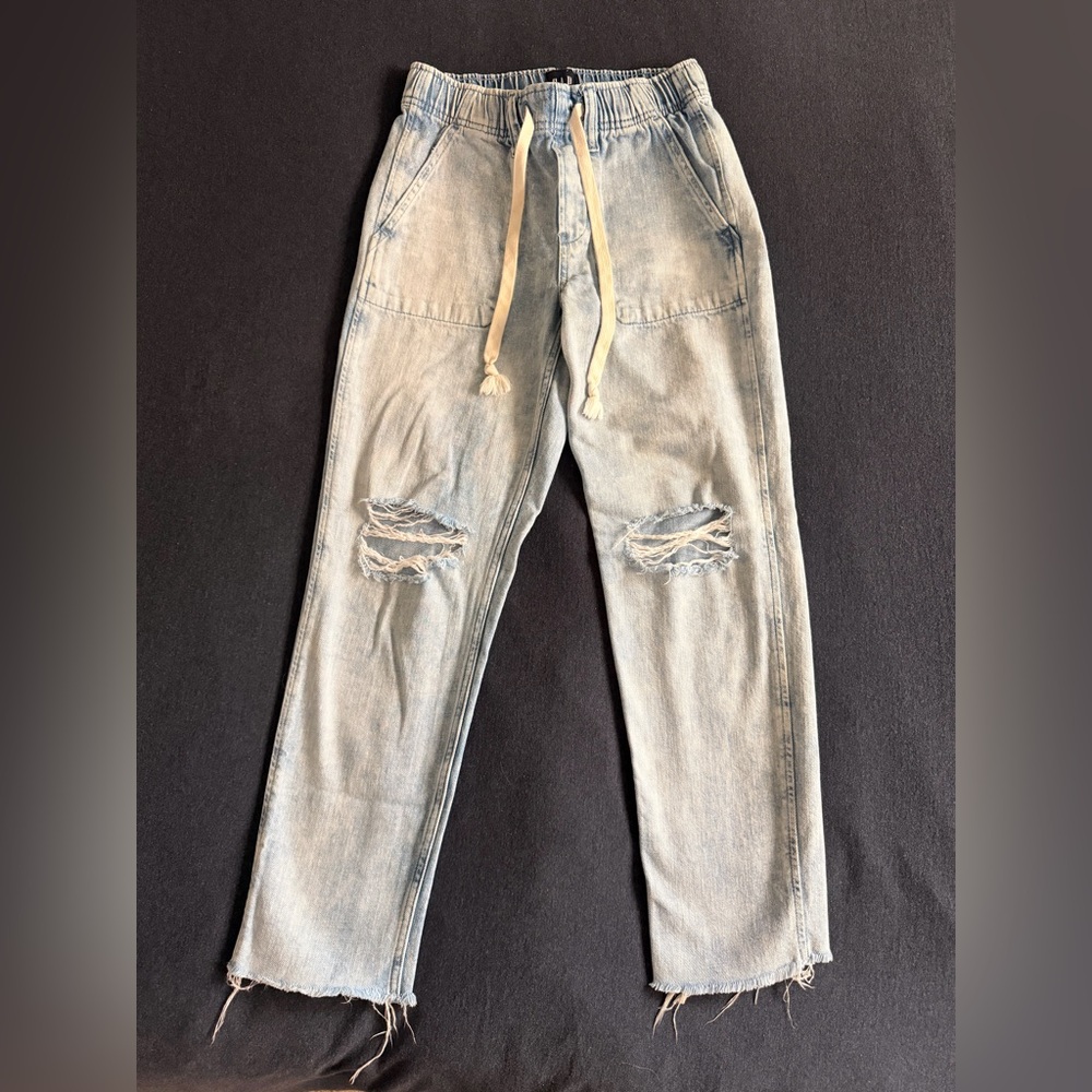 GAP Women's Light Blue Distressed Straight Leg Jeans